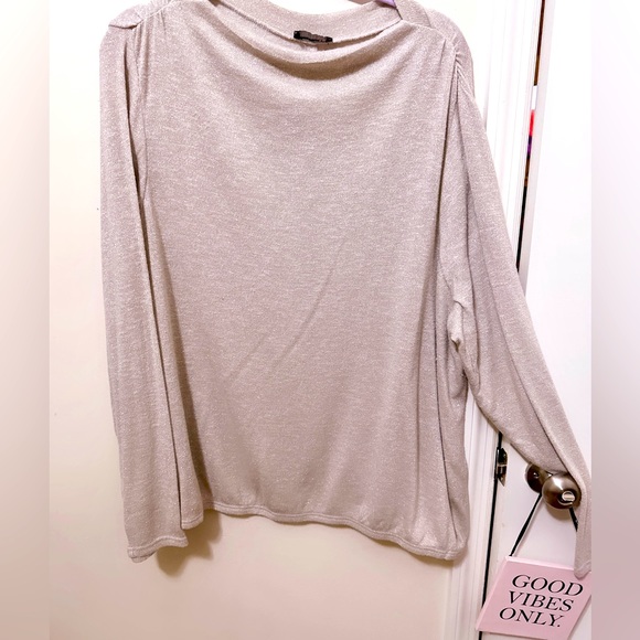 High neck shimmer sweater - Picture 2 of 3